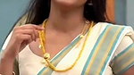 Trisha adjusting saree wantedly to reveal and tempt 251
