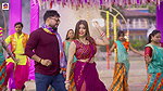 An Unknown hot saree song – Midriff kissed, Cleavage, Expressions 22