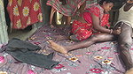 Bimar housewife mein land mein tel lagakar malish ki