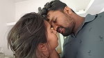 First time bhai ne aapni badi bahan ko aapna land dekhaya aaur aapne bahan ke otho ko chum chum kar romantic mood bana diya