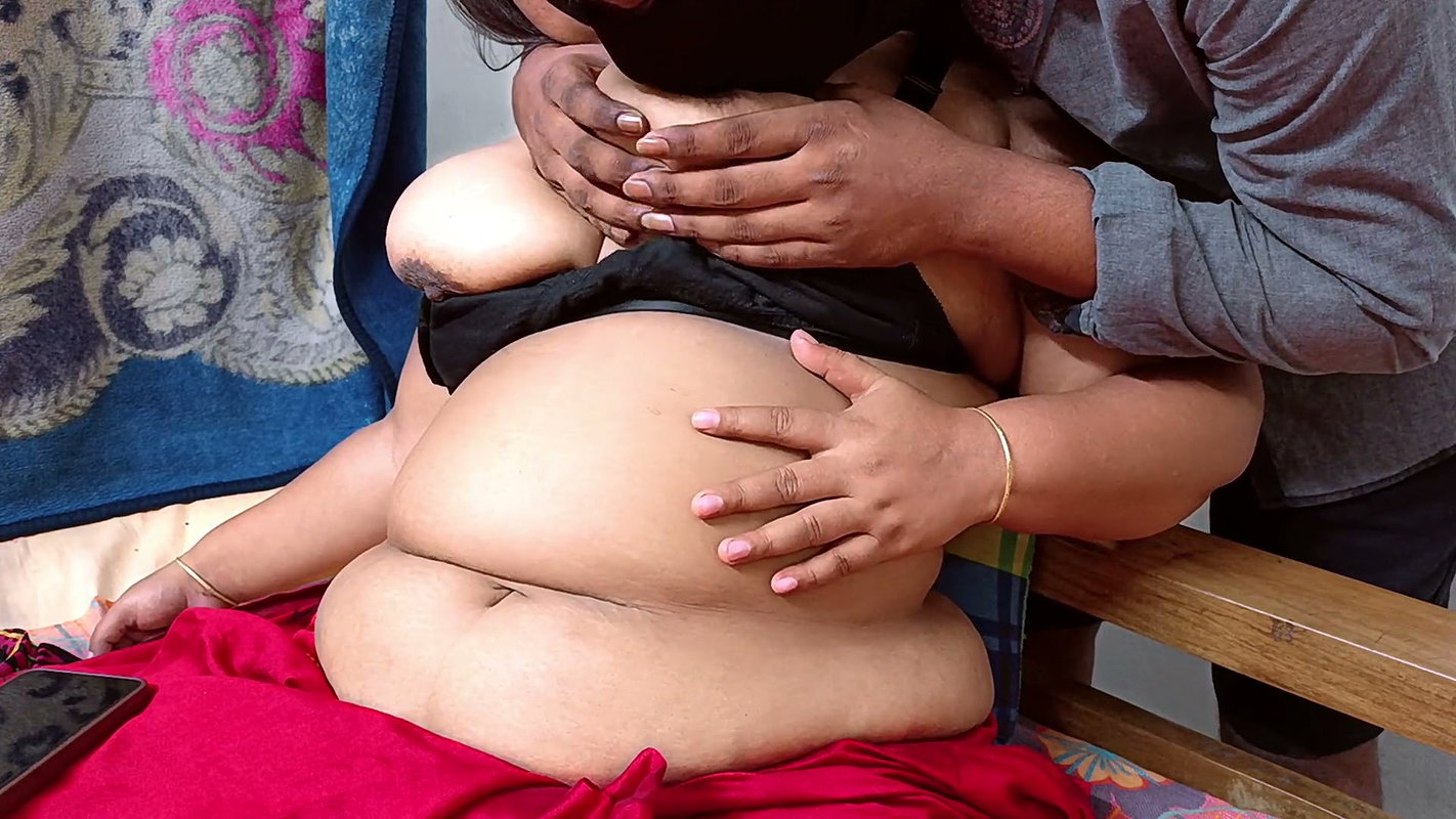 Sexy Bengali Woman Wearing Saree Calls Her Boyfriend Saying Come Quickly, No One Is at My House
