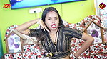 Runa Singh hot sareeless song – Navel kissed, Boobs pressed2