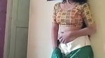 Saree mai kesi lag rahi hu sab log comment karke batana