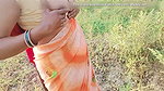 desi bhabhi khet me kam karte time chudai kiya