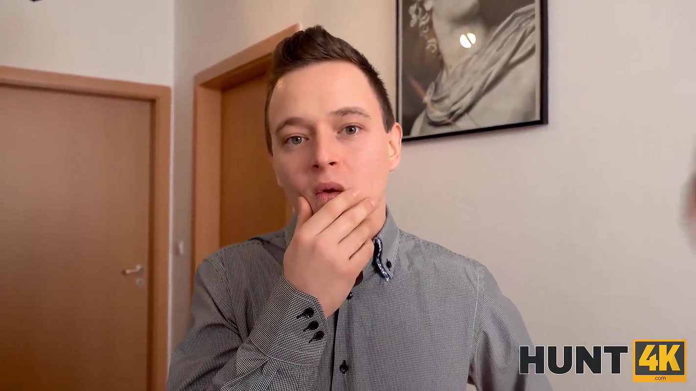 Guy instead of talking to the old friend nails his new flame