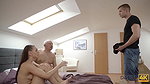Viejo tramposo tiene una pareja agradable con nuera ingenua