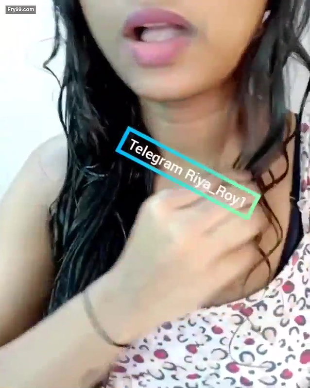 Desi Girl Riya Shows Nude Body with Dirty Bangla Talking