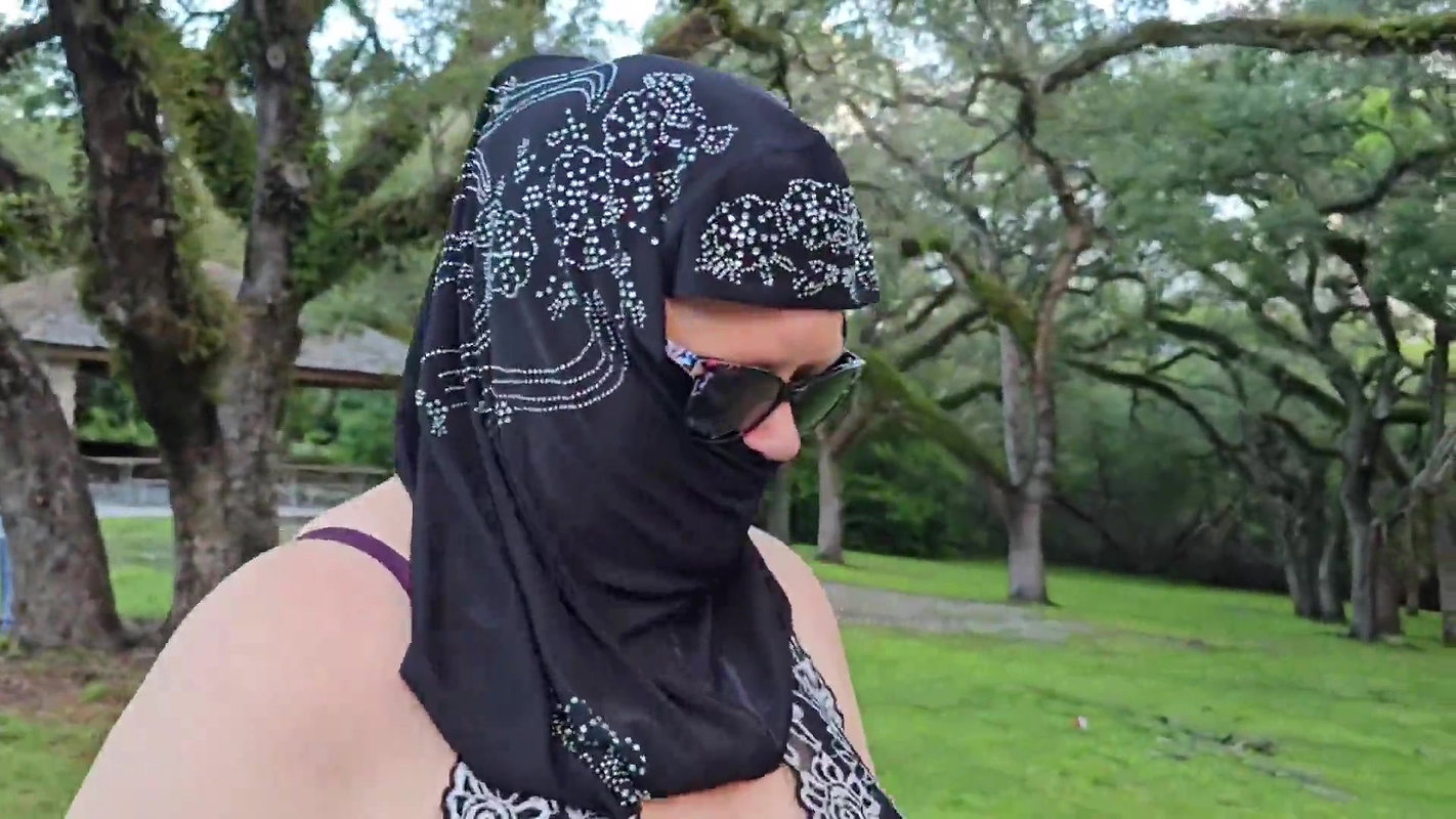 Big Ass Hijab Muslim MILF Doing Early Morning Walks Outdoor in the Park