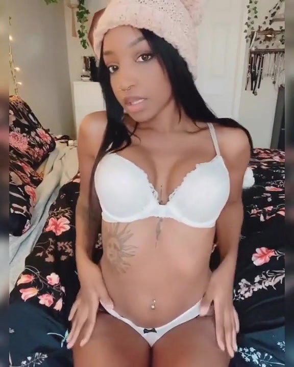 KayyyBear Thong Twerk Pussy Slip Onlyfans Video Leaked