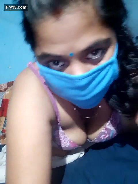 Rashmi Pantless in Live