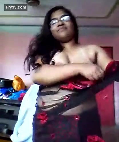 Horny Marathi Bhabhi Shows Her Big Boobs