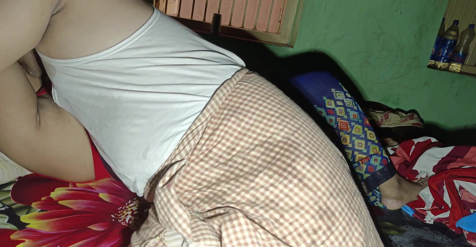 Sexy Sarmila Bhabhi Ko apna Mota lund se Khus Kar diya