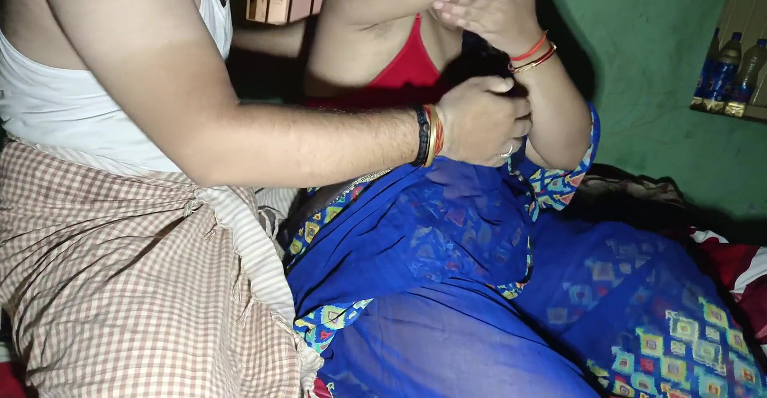 Sexy Sarmila Bhabhi Ko apna Mota lund se Khus Kar diya