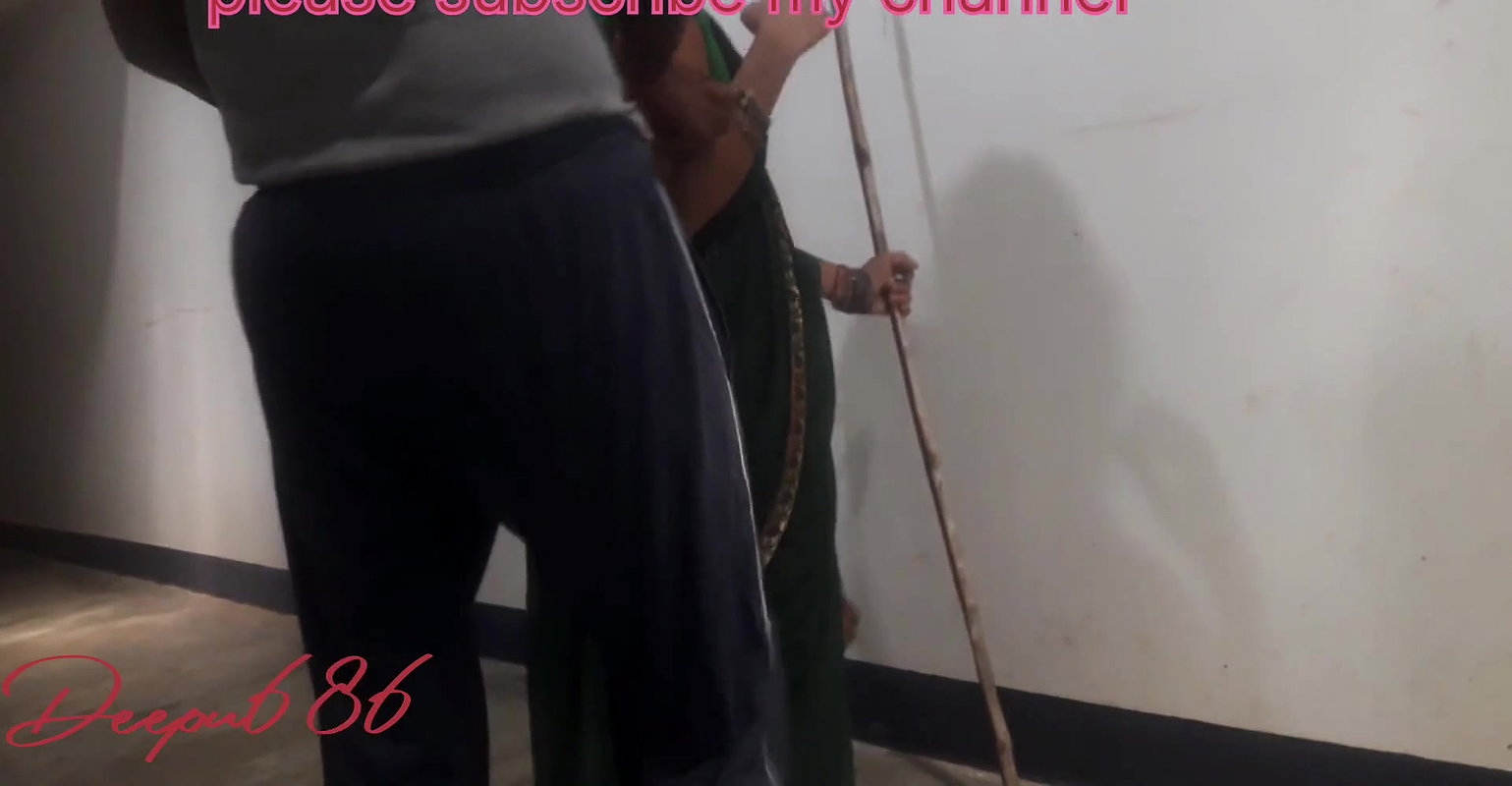 Naukarani ko ghar me akeli pakar malik ne nanga karke choda, owner fuck his made