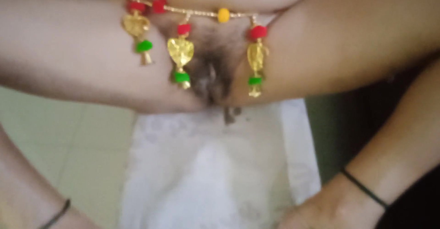 Indian lady fingering her tiny pussy with sex toy,lick Pussy