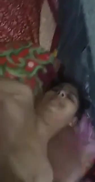 Cute girl shaved pussy fucking