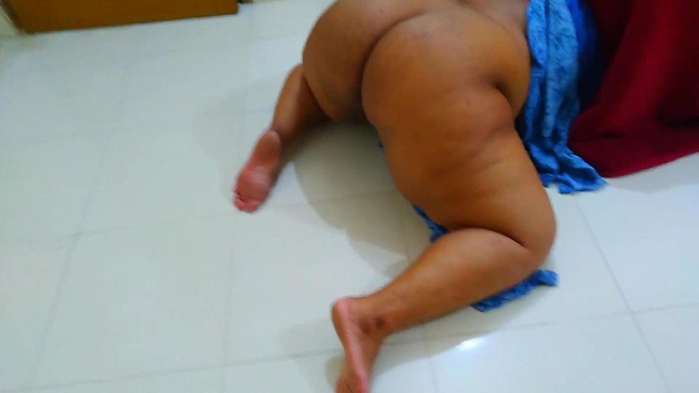 saudi-milf-hot-stepmom-gets-stuck-under-bed-while-cleaning-then-stepson-comes-help-huge-ass-cum