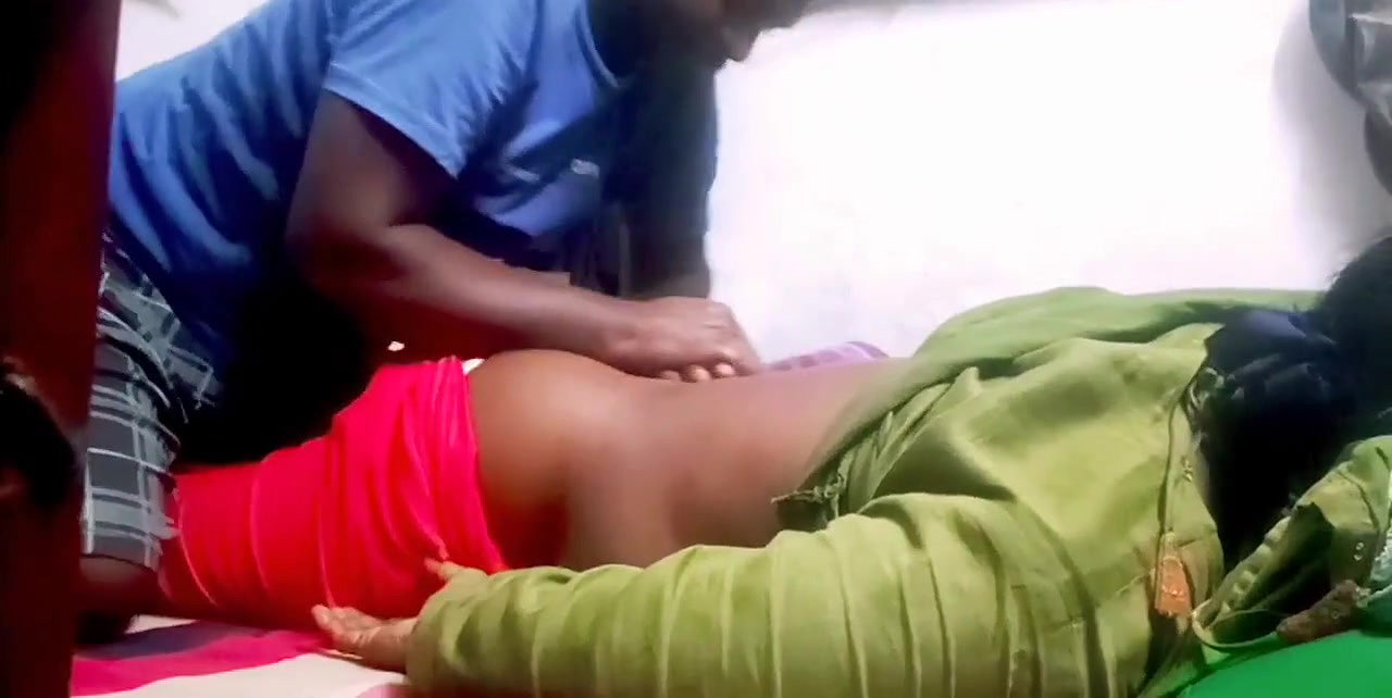 Desi village house wife ki chut gand mari tel lagakar
