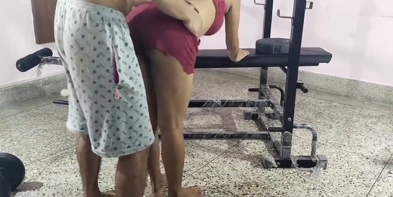 Desi gym center me Desi chudai