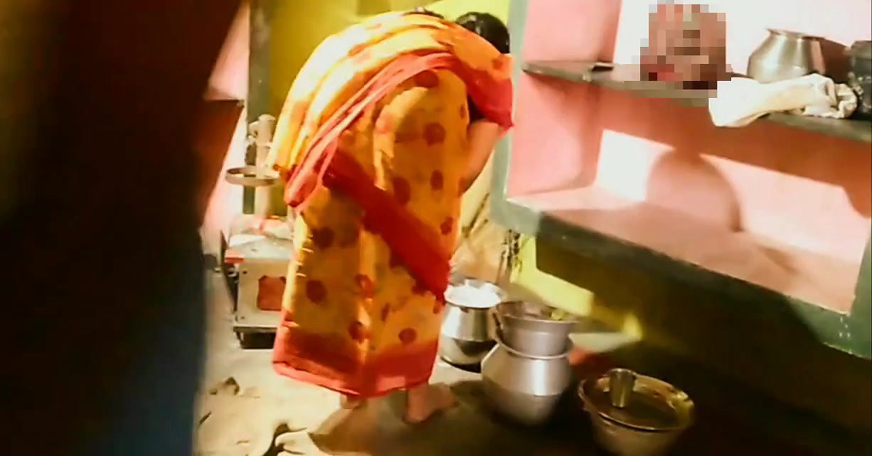 desi – A husband who has sex while his wife is doing housework