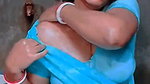 Desi village bhabi make her bath video