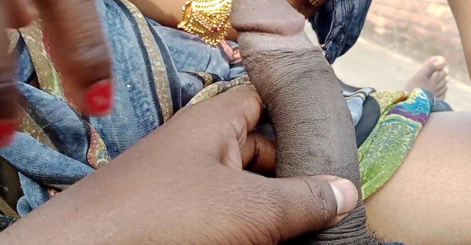 Bengali sister-in-law and brother-in-law climbed on the roof, Bengali sister-in-law massaged brother-in-law’s penis and showed h