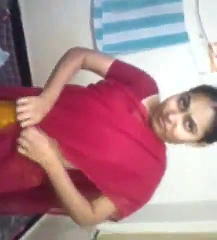 INDIAN CUTE GIRLFRIEND CAPTURED CHANGING FULL MMS BY BOYFRIEND