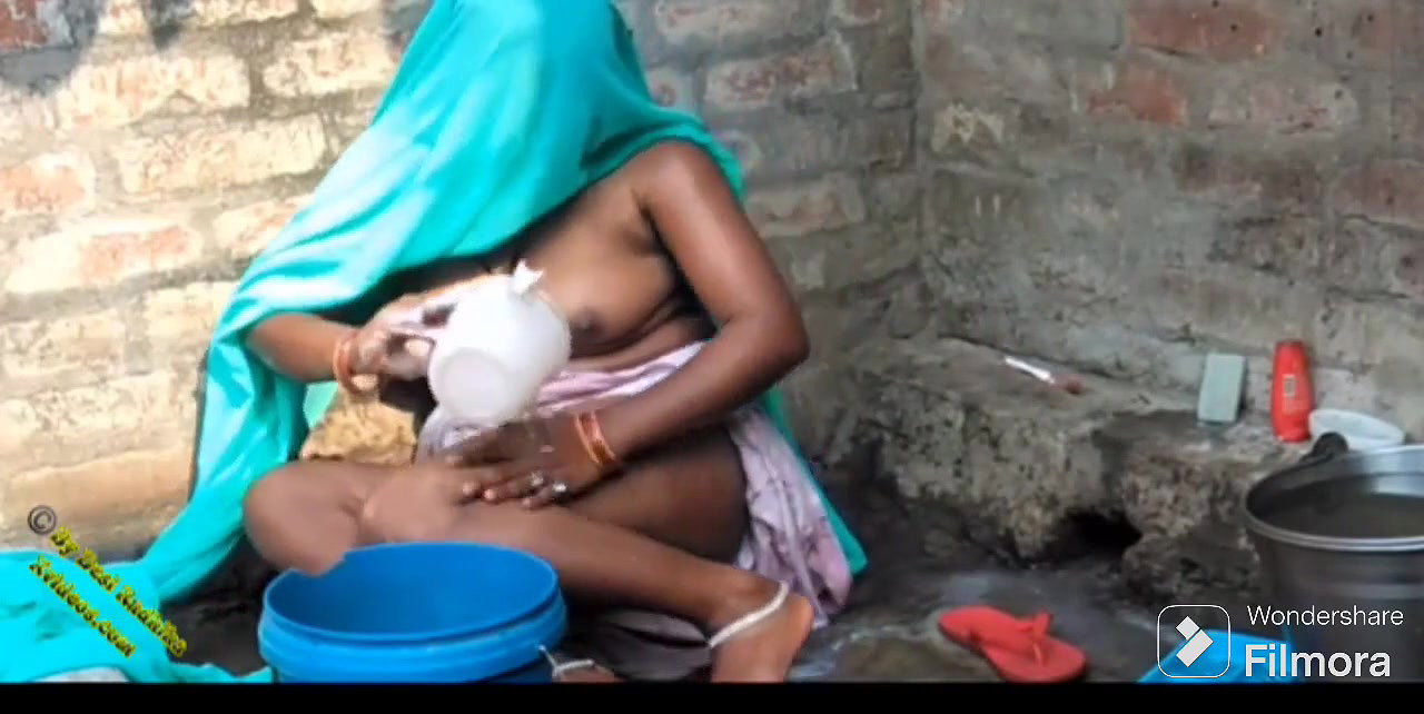 Indian Outdoor Bath Video Porn In Hindi