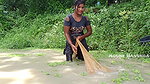 Amazing Village Lady Net Fishing-da