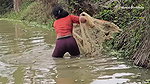 x  Amazing Village Women incredible Net fishing