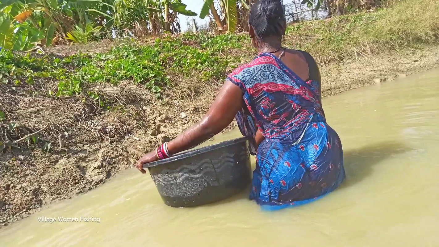 Amazing Hand Fishing by Village women   Unique vil