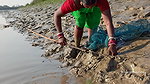 Amazing king mud crab catch by village women   Sea