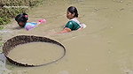 Amazing Mouni Fishing with Friend    Village Women