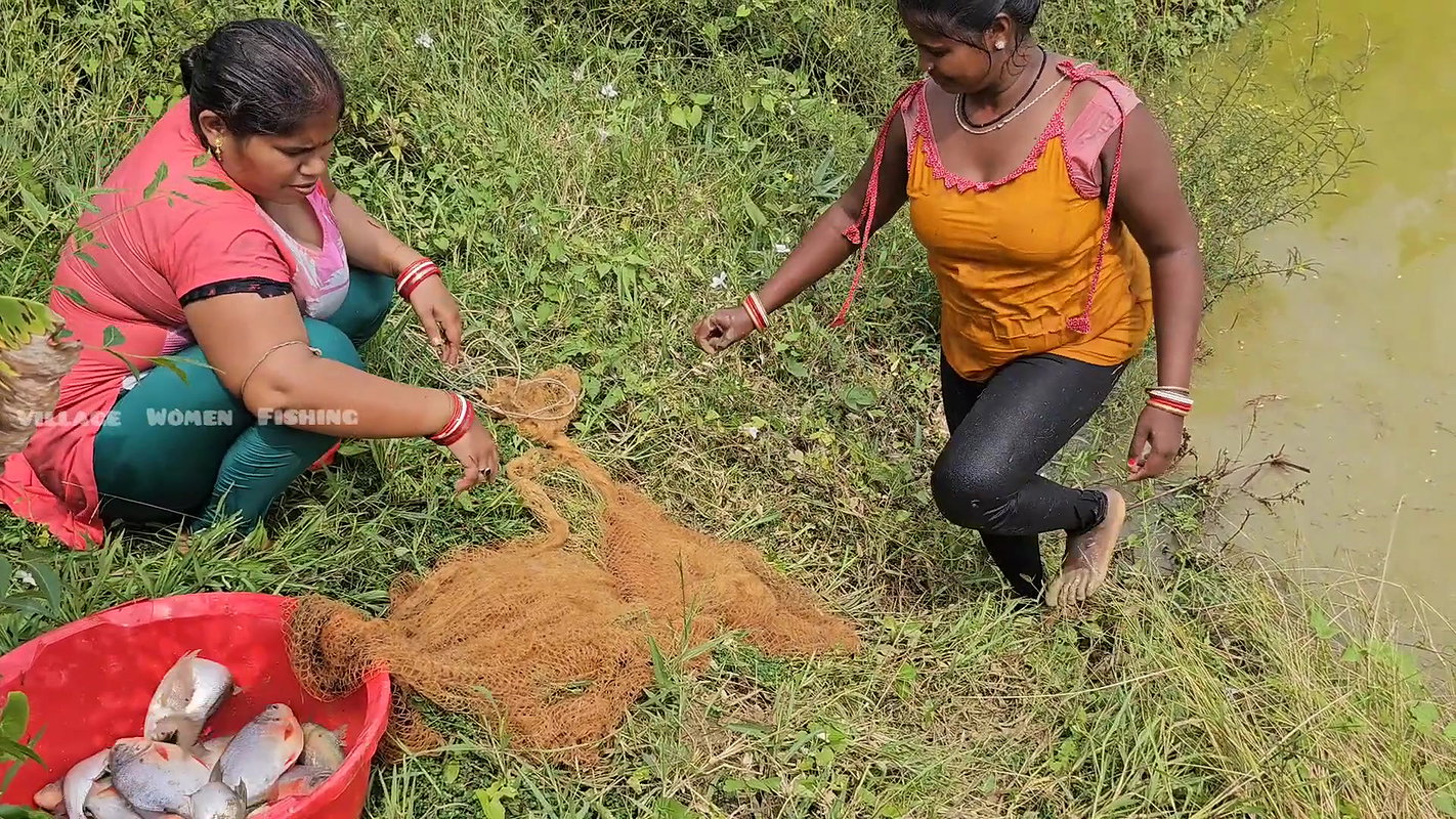 The most amazing village women net fishing video