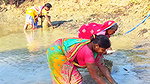 Traditional Hand Fishing by Village Women    Villa