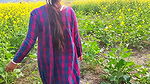 Sarso ki khet me bhabi ko pel diya !! Khet me bhabhi ko choda
