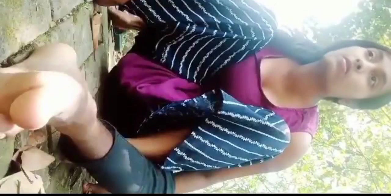 Desi Girl Sex in Jungle with Boyfriend