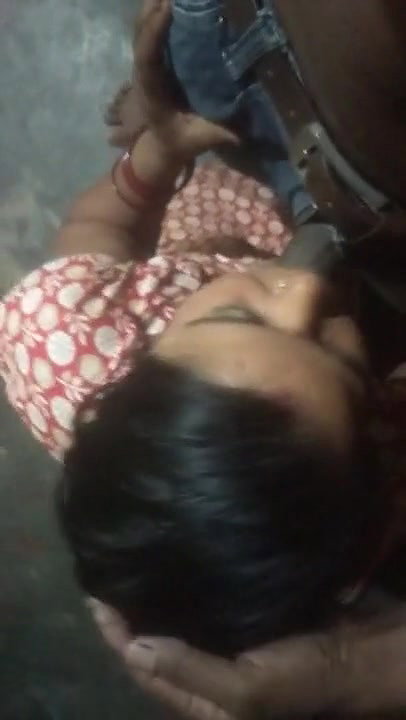 Desi sexy bhabi suck her devar dick