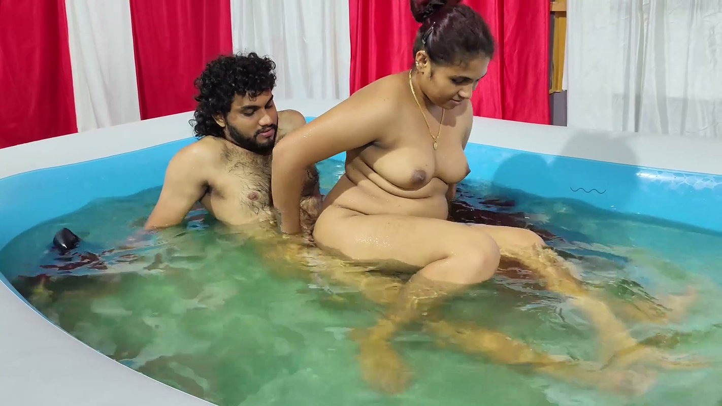 Girl doing hot romance with boy in pool full nude romance