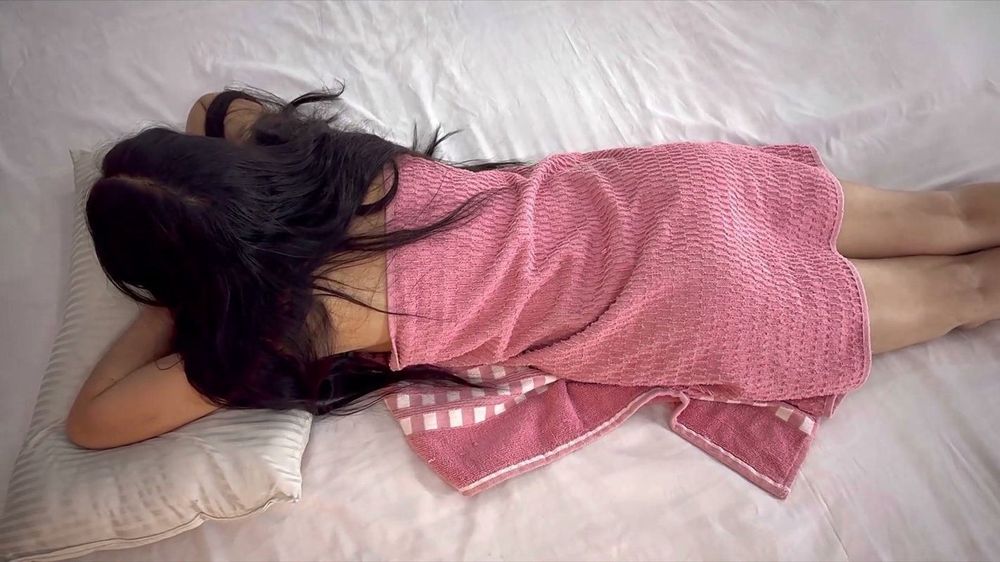 HOTEL WETER KE SATH KI CHUDAI NRI LADY NE MASSAGE AND HARDCORE FUCKING