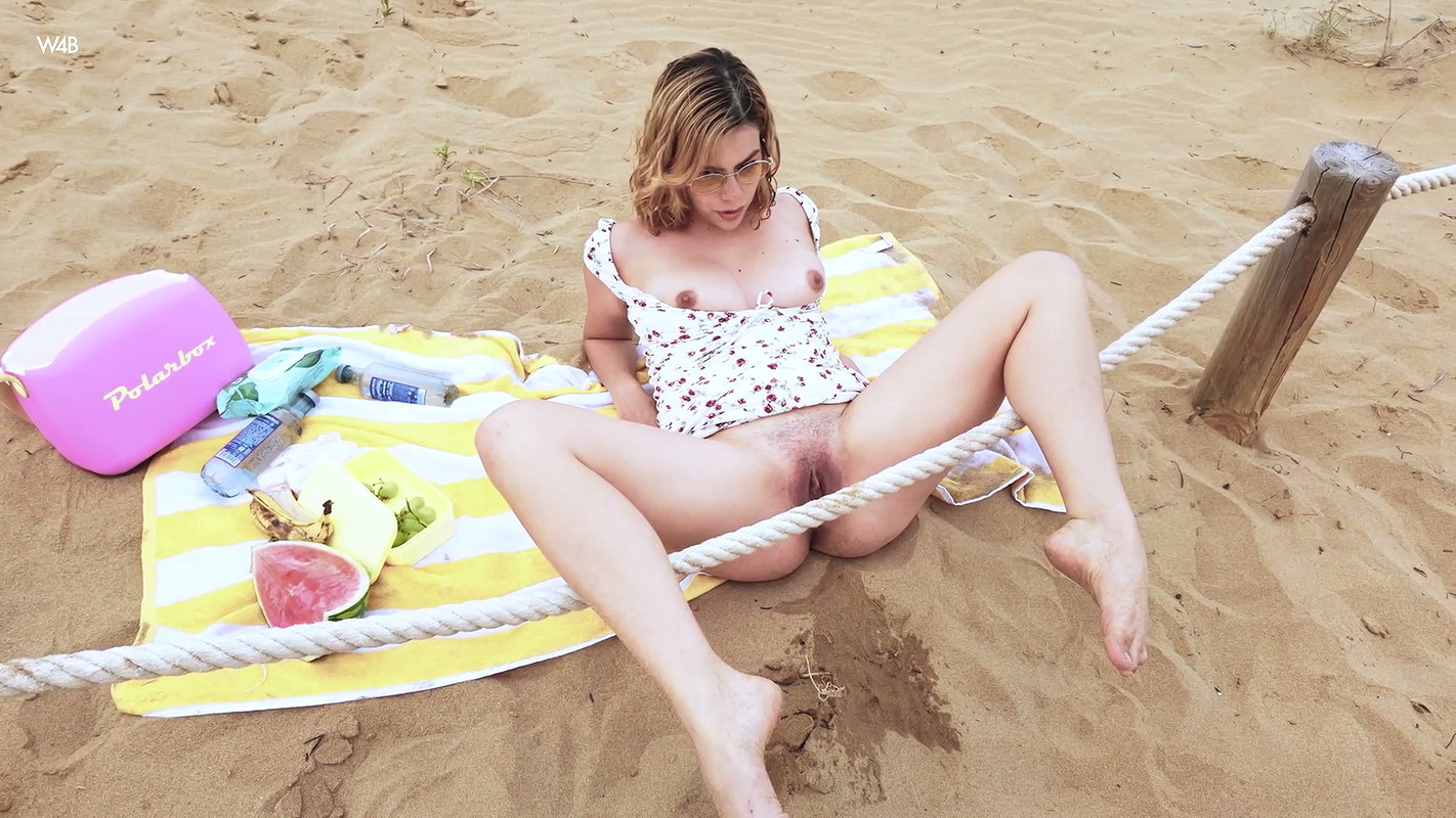 Sally Hunter – Beach Picnic Backstage