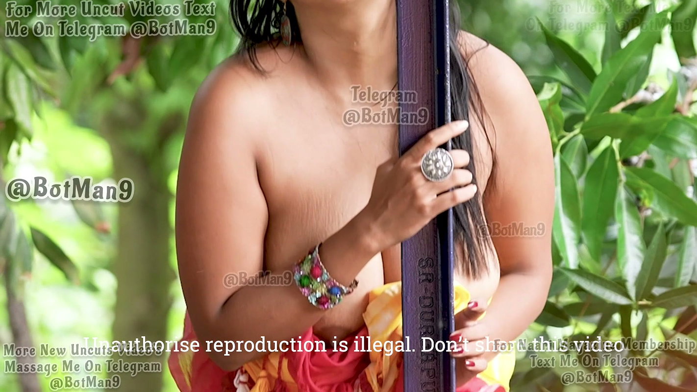 Roohi Open Breast Boobshow Uncut
