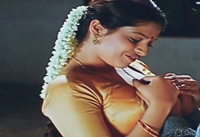 [6 CLIPS in same thread] Nagma guding boyfriend’s hands to her boobs VERY HOT (2)6