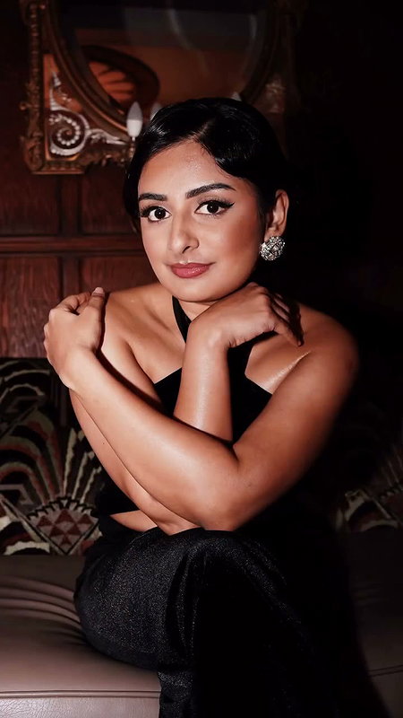 Actress Estheranil sexy boobs and navel in sexy outfit (2)2