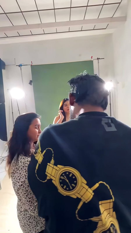 ANJU KURIAN STUNNING SEXY CURVES TOO EROTIC SHOOT HQ VIDEOS (2)4