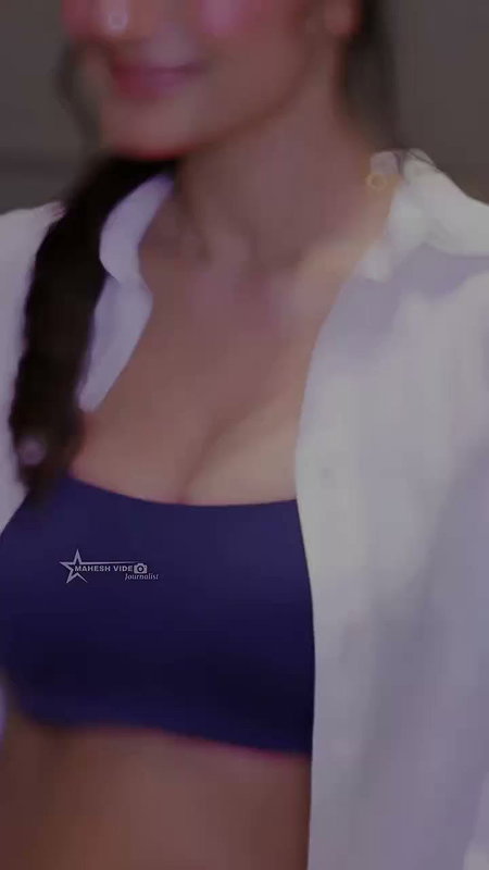 BADDIE DIVA AMEESHA PATEL CURVES TO FAP IN BRA TOP AND SHORT PANTS (2)4