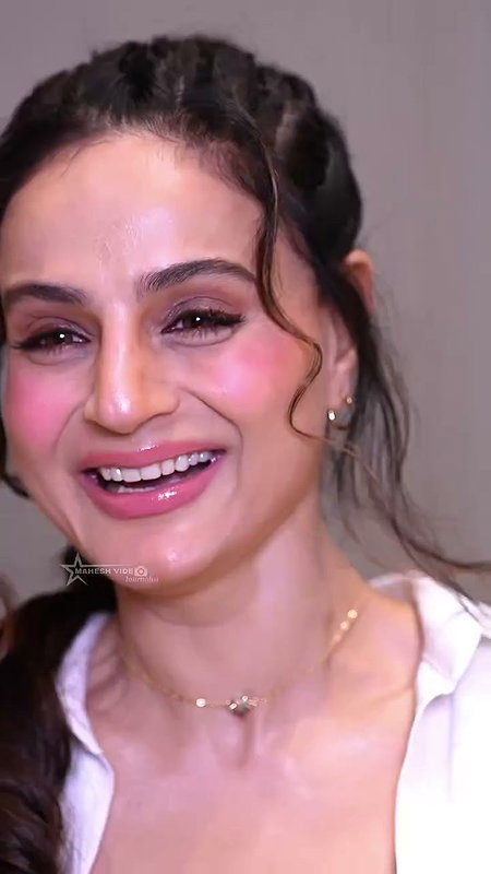 BADDIE DIVA AMEESHA PATEL CURVES TO FAP IN BRA TOP AND SHORT PANTS (2)4