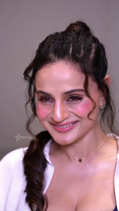 BADDIE DIVA AMEESHA PATEL CURVES TO FAP IN BRA TOP AND SHORT PANTS (2)4