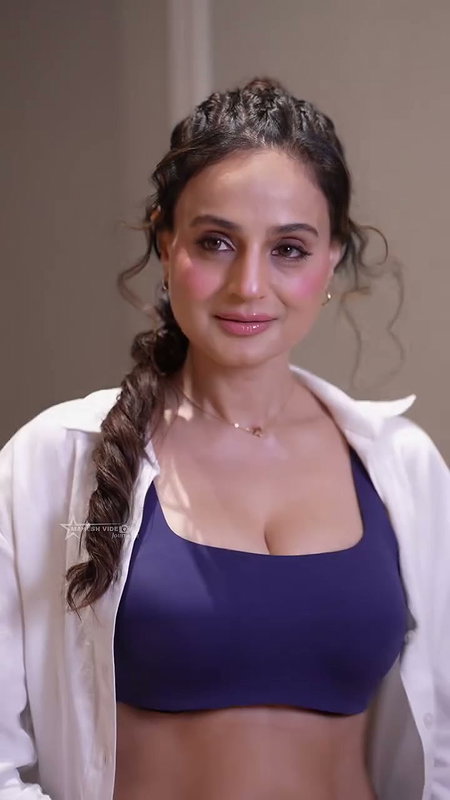 BADDIE DIVA AMEESHA PATEL CURVES TO FAP IN BRA TOP AND SHORT PANTS (2)8