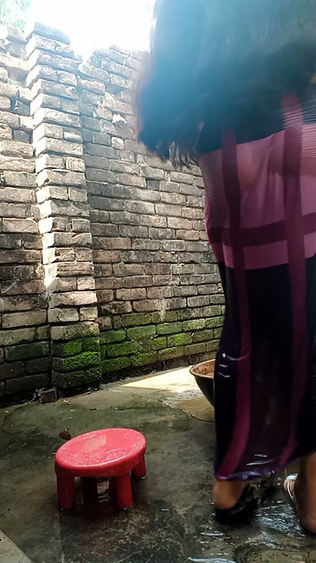 Bangla Girl bathing and Fingering her Pink pussy 3 hot video (2)3